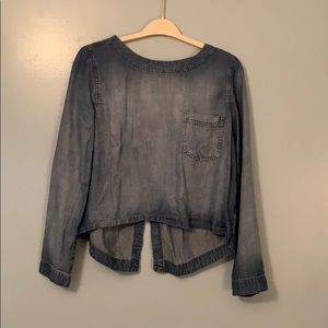 Lightweight denim top with button design on back
